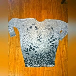 ENTI GLAMOUR WOMENS S OVERSIZED LIGHT ANIMAL PRINT SWEATER. EXCELLENT. PHOTOS